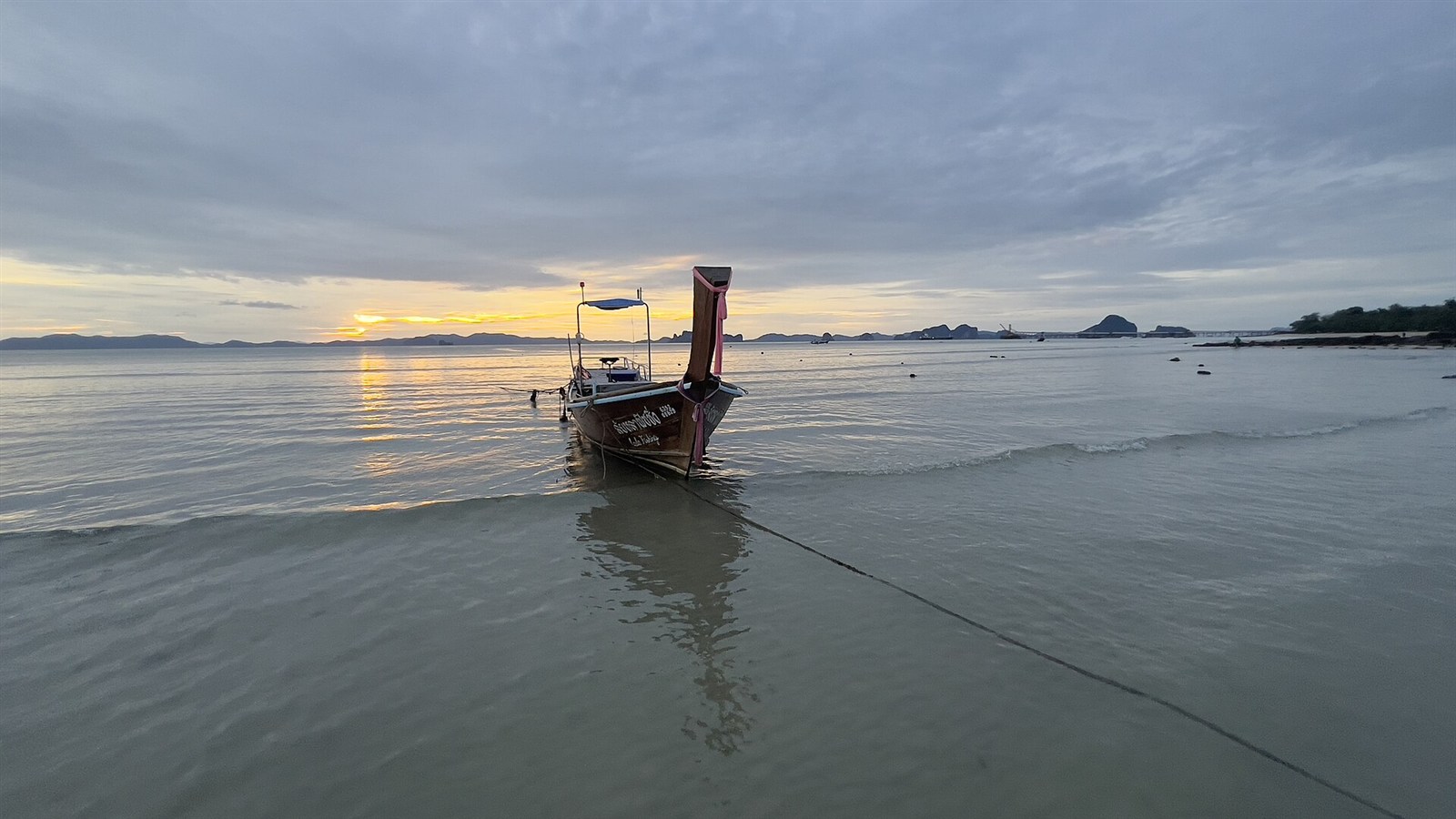 泰國喀比 Klong Muang 海岸與海灘景色,作為區域環境示意,並非都喜天麗度假村或房間實景