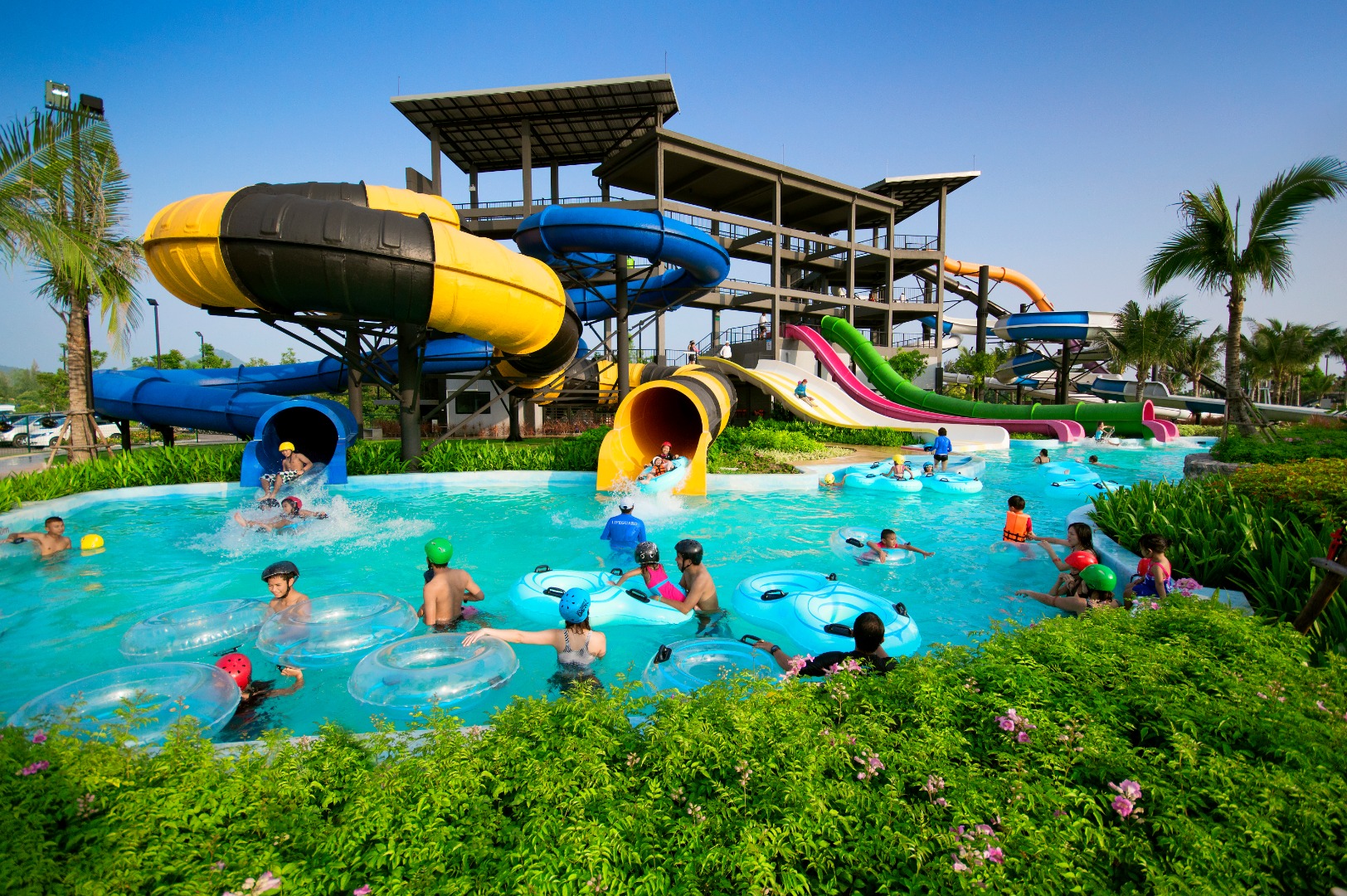 Black Mountain Water Park Hua Hin 水上設施宣傳封面
