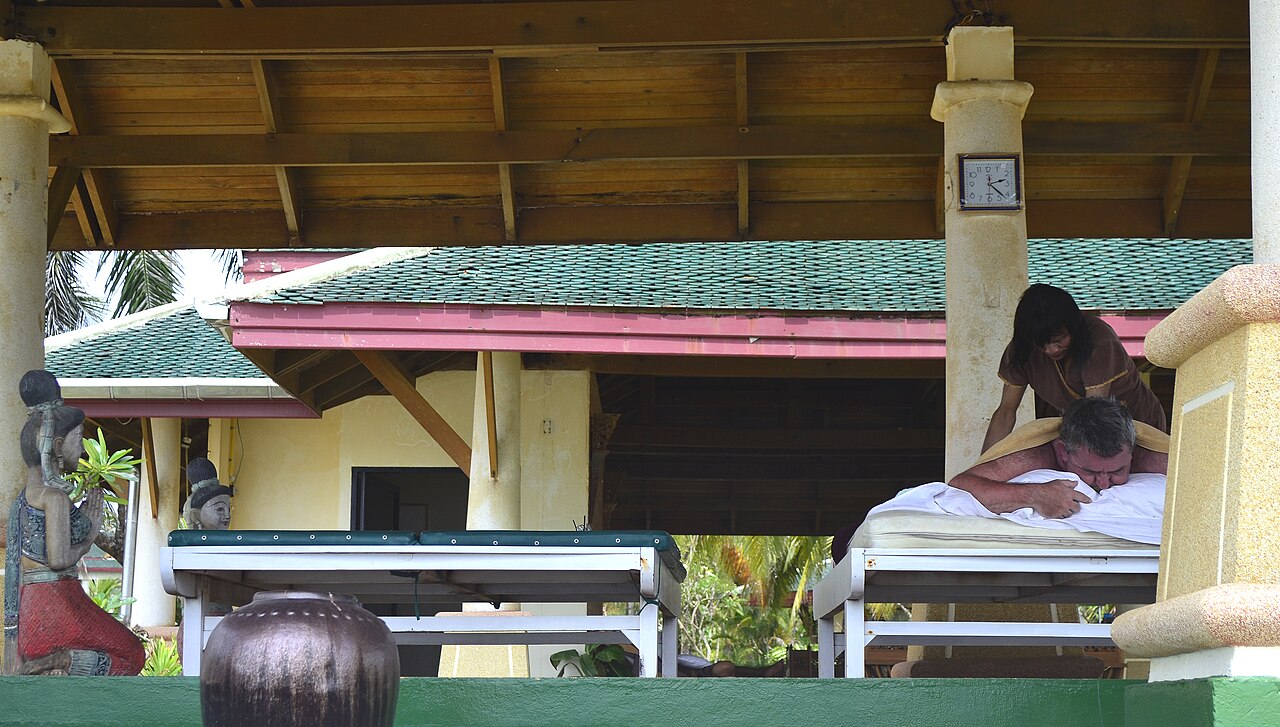 一般按摩環境示意照，拍攝地點為 Andaman Princess Resort & Spa，並非 Boossabakorn，也不是 Radiance Ritual 的療程紀錄。