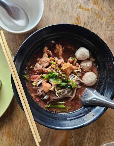 A Chef’s Tour 晚間納通美食團產品頁展示的船麵