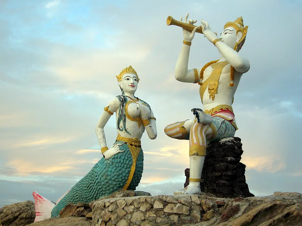 沙美島 Sai Kaew 海灘日出時的雕像與海岸