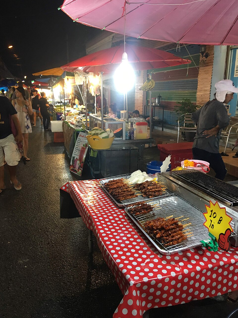 2018 年拉邁週日夜市的一個食物攤位。