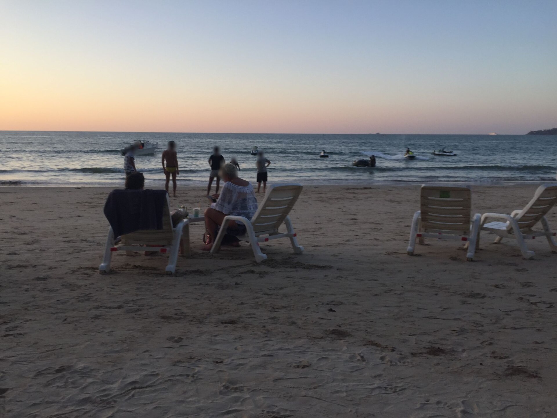 普吉邦濤海灘夕陽景色，並非酒店或客房照片