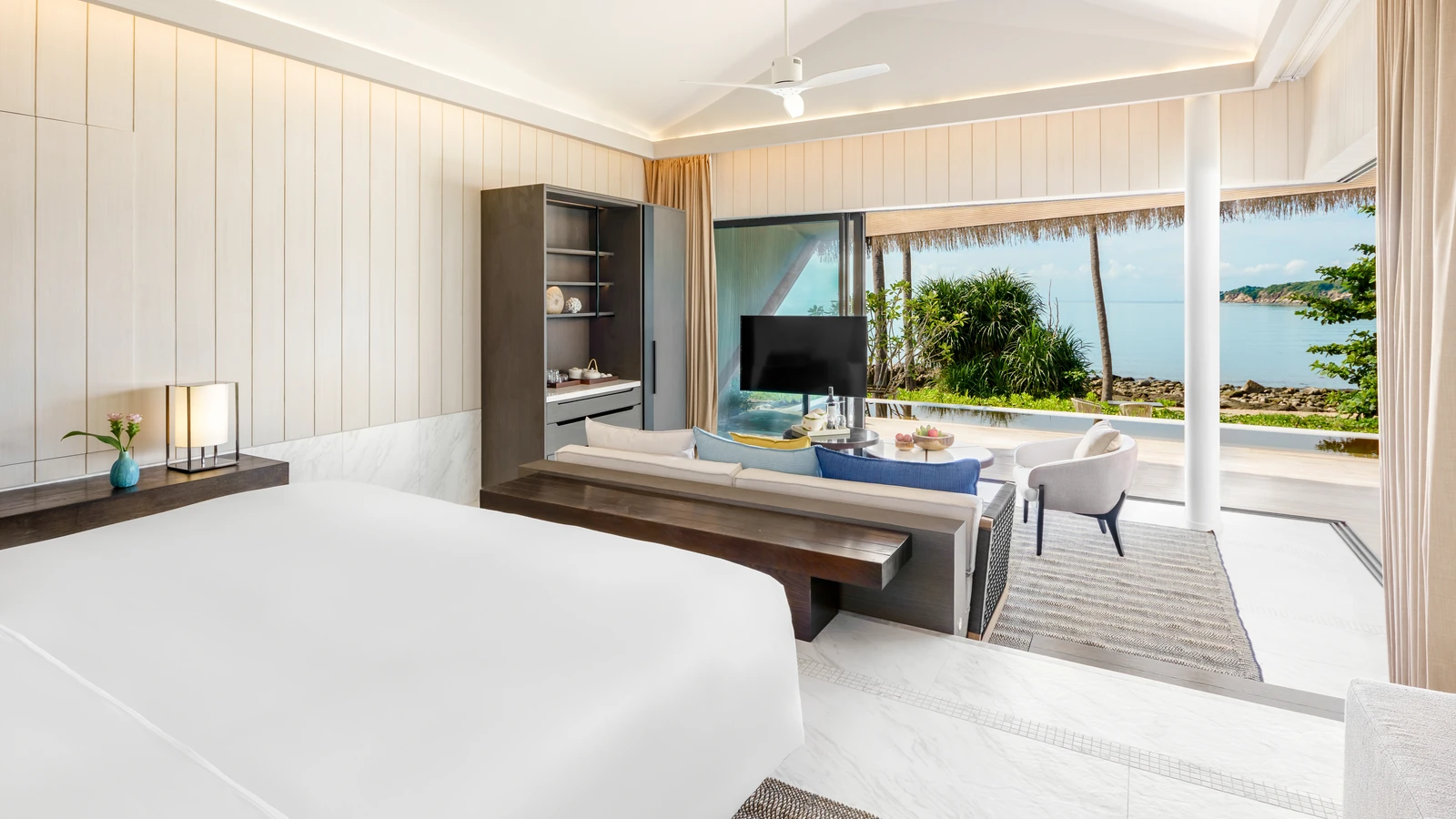 Hyatt Regency Koh Samui 套房臥室、私人泳池與海景