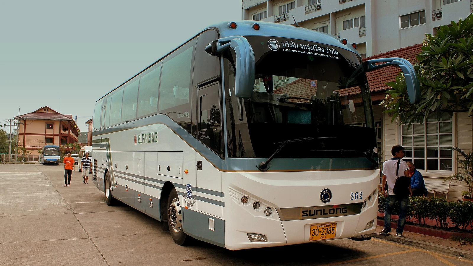 芭達雅南巴士站的巴士，示意抵達後仍須確認車票下車點及飯店接送