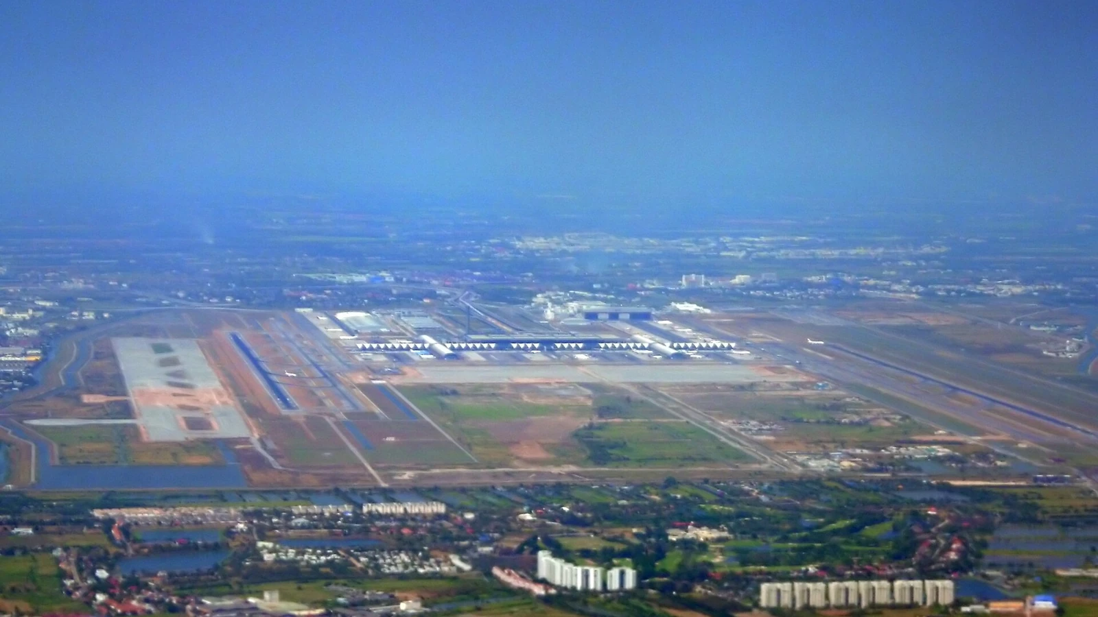 蘇凡納布機場航廈空拍景色
