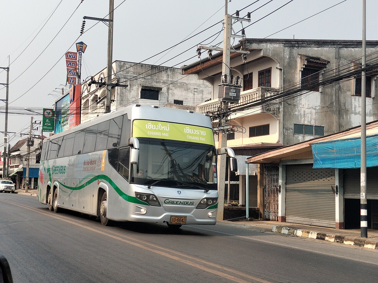 車身標示清邁與清萊目的地的 Green Bus 客運